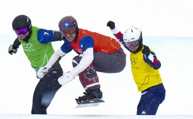 (260213) -- LIVIGNO, Feb. 13, 2026 (Xinhua) -- Alessandro Haemmerle (1st L) of Austria competes during the snowboard men's cross quarterfinal at the Milan-Cortina 2026 Olympic Winter Games in Livigno, Italy, Feb. 12, 2026. (Xinhua/Xia Yifang)