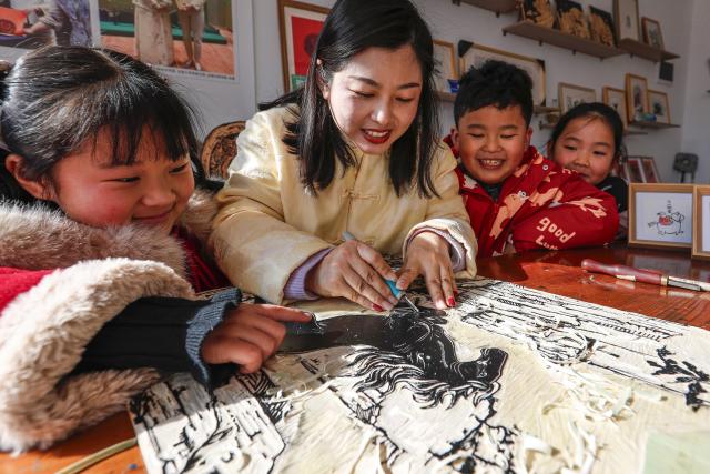 (260213) -- HUANGSHAN, Feb. 13, 2026 (Xinhua) -- Xue Yin (2nd L), an inheritor of Huizhou woodblock printing, makes a print themed on the Year of the Horse at a studio in Tunxi District of Huangshan City, east China's Anhui Province, Feb. 11, 2026.
  This year's Spring Festival marks the beginning of the Year of the Horse. With the vivid horse designs, the ingeniously crafted Huizhou woodblock print, a provincial-level intangible cultural heritage, adds an enduring charm to the authentic Chinese aesthetics. (Photo by Shi Yalei/Xinhua)