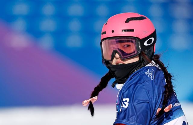 (260213) -- LIVIGNO, Feb. 13, 2026 (Xinhua) -- Pang Chuyuan of China competes during the snowboard women's cross seeding at the Milan-Cortina 2026 Olympic Winter Games in Livigno, Italy, Feb. 13, 2026. (Xinhua/Wang Peng)
