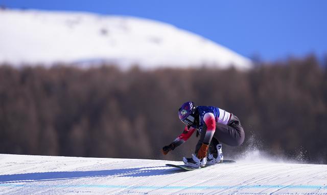 (260213) -- LIVIGNO, Feb. 13, 2026 (Xinhua) -- Yongqinglamu of China competes during the snowboard women's cross seeding at the Milan-Cortina 2026 Olympic Winter Games in Livigno, Italy, Feb. 13, 2026. (Xinhua/Wu Huiwo)
