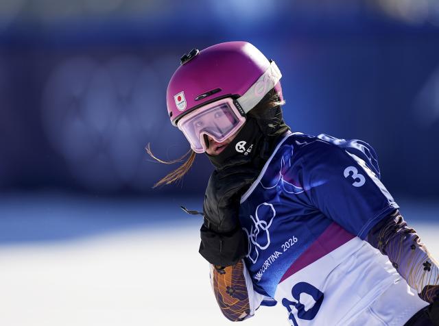 (260213) -- LIVIGNO, Feb. 13, 2026 (Xinhua) -- Yoshida Remi of Japan competes during the snowboard women's cross seeding at the Milan-Cortina 2026 Olympic Winter Games in Livigno, Italy, Feb. 13, 2026. (Xinhua/Wu Huiwo)