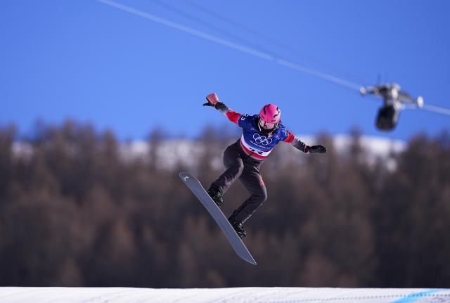 (260213) -- LIVIGNO, Feb. 13, 2026 (Xinhua) -- Pang Chuyuan of China competes during the snowboard women's cross seeding at the Milan-Cortina 2026 Olympic Winter Games in Livigno, Italy, Feb. 13, 2026. (Xinhua/Wu Huiwo)
