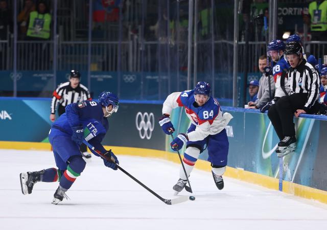 (260213) -- MILAN, Feb. 13, 2026 (Xinhua) -- Pavol Regenda (R) of Slovakia vies with Daniel Mantenuto of Italy during the ice hockey men's preliminary round group B match between Italy and Slovakia at the Milan-Cortina 2026 Olympic Winter Games in Milan, Italy, Feb. 13, 2026. (Xinhua/Wang Kaiyan)