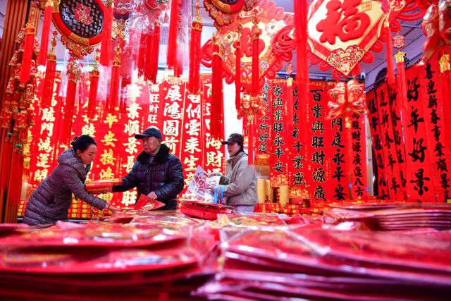 (260213) -- BEIJING, Feb. 13, 2026 (Xinhua) -- People shop for Chinese New Year decorations at a market in Jiande City, east China's Zhejiang Province, Feb. 13, 2026. Markets across the country are bustling nowadays as people flock there to stock up on goods in preparation for the upcoming Spring Festival, or the Chinese New Year. (Photo by Ning Wenwu/Xinhua)