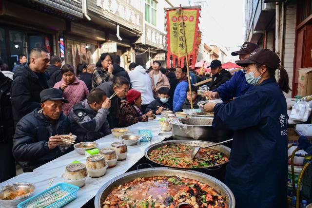 (260213) -- XI'AN, Feb. 13, 2026 (Xinhua) -- People taste local cuisine at the Jiaodai Market in Jiaodai Town of Lantian County, northwest China's Shaanxi Province, Feb. 13, 2026. The Jiaodai Market, located on a key route over the Qinling Mountains, has been a trading hub for mountain produces since ancient times. 
   As the largest township market in Lantian, Jiaodai Market accommodates more than 1,500 stalls, dealing a variety of goods such as local specialties, daily necessities, farming tools and livestock, and local snacks. It also serves as a major tourist attraction now, thanks to formalized management and effective promotion efforts. (Xinhua/Zou Jingyi)