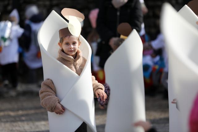 (260213) -- PULA, Feb. 13, 2026 (Xinhua) -- A child in costumes is pictured during a children's carnival at Arena Pula in Pula, Croatia, Feb. 13, 2026. (Sasa Miljevic/PIXSELL via Xinhua)