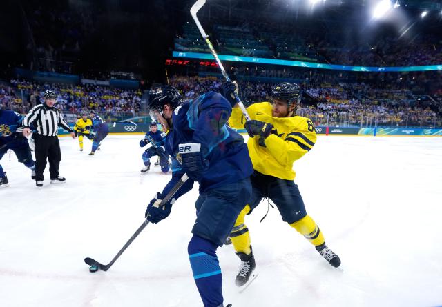 (260213) -- MILAN, Feb. 13, 2026 (Xinhua) -- William Nylander (R) of Sweden vies for the ball during the ice hockey men's preliminary round group B match between Finland and Sweden at the Milan-Cortina 2026 Olympic Winter Games in Milan, Italy, Feb. 13, 2026. (Xinhua/Tao Xiyi)