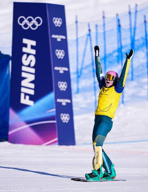 (260213) -- LIVIGNO, Feb. 13, 2026 (Xinhua) -- Josie Baff of Australia celebrates after the women's snowboard cross big final at the Milan-Cortina 2026 Olympic Winter Games in Livigno, Italy, Feb. 13, 2026. (Xinhua/Wu Huiwo)