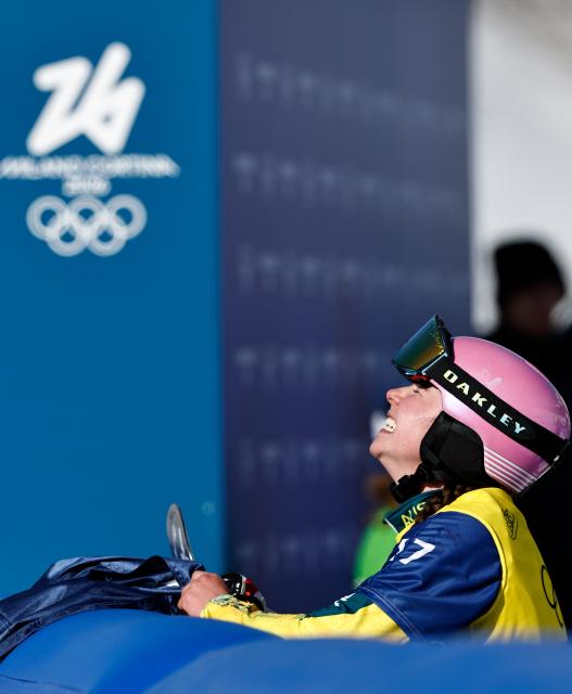 (260213) -- LIVIGNO, Feb. 13, 2026 (Xinhua) -- Josie Baff of Australia reacts after the women's snowboard cross big final at the Milan-Cortina 2026 Olympic Winter Games in Livigno, Italy, Feb. 13, 2026. (Xinhua/Wang Peng)