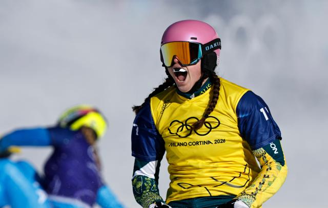 (260213) -- LIVIGNO, Feb. 13, 2026 (Xinhua) -- Josie Baff of Australia celebrates after the women's snowboard cross big final at the Milan-Cortina 2026 Olympic Winter Games in Livigno, Italy, Feb. 13, 2026. (Xinhua/Wang Peng)