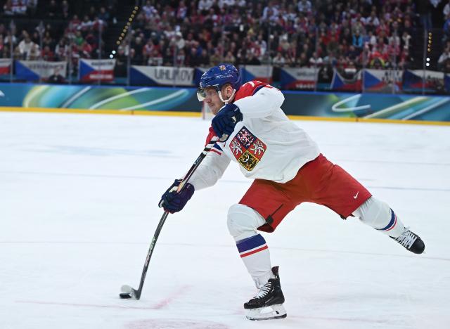 (260213) -- MILAN, Feb. 13, 2026 (Xinhua) -- Ondrej Kase of the Czech Republic shoots during the ice hockey men's preliminary round group A match between France and the Czech Republic at the Milan-Cortina 2026 Olympic Winter Games in Milan, Italy, Feb. 13, 2026. (Xinhua/Zhang Haofu)