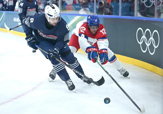 (260213) -- MILAN, Feb. 13, 2026 (Xinhua) -- Hugo Gallett (L) of France vies the puck with Radek Faksa of the Czech Republic during the ice hockey men's preliminary round group A match between France and the Czech Republic at the Milan-Cortina 2026 Olympic Winter Games in Milan, Italy, Feb. 13, 2026. (Xinhua/Zhang Haofu)