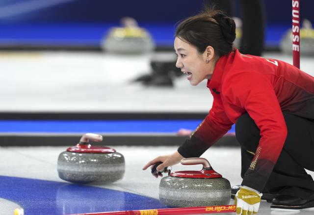 (260213) -- CORTINA D'AMPEZZO, Feb. 13, 2026 (Xinhua) -- Han Yu of China competes during the curling women round robin session 3 match between China and Switzerland at the 2026 Milan-Cortina Winter Olympics in Cortina D'Ampezzo, Italy, Feb. 13, 2026. (Xinhua/Li Gang)