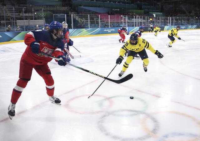 (260213) -- MILAN, Feb. 13, 2026 (Xinhua) -- Hanna Olsson (R, front) of Sweden competes during the ice hockey women's play-offs quarterfinals match between the Czech Republic and Sweden at the Milan-Cortina 2026 Olympic Winter Games in Milan, Italy, Feb. 13, 2026. (Xinhua/Wang Kaiyan)