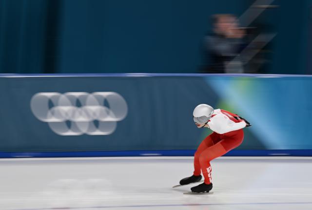 (260213) -- MILAN, Feb. 13, 2026 (Xinhua) -- Vladimir Semirunniy of Poland competes during the speed skating men's 10000m event at the Milan-Cortina 2026 Olympic Winter Games in Milan, Italy, Feb. 13, 2026. (Xinhua/Wu Wei)