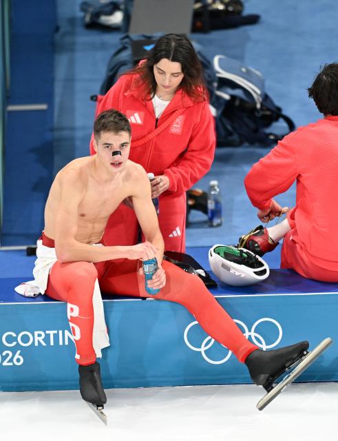 (260213) -- MILAN, Feb. 13, 2026 (Xinhua) -- Vladimir Semirunniy (L) of Poland takes a break after the speed skating men's 10000m event at the Milan-Cortina 2026 Olympic Winter Games in Milan, Italy, Feb. 13, 2026. (Xinhua/Wu Wei)