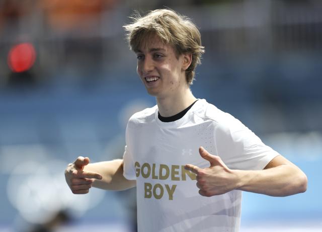 (260213) -- MILAN, Feb. 13, 2026 (Xinhua) -- Metodej Jilek of the Czech Republic celebrates after the speed skating men's 10000m event at the Milan-Cortina 2026 Olympic Winter Games in Milan, Italy, Feb. 13, 2026. (Xinhua/Li Jing)