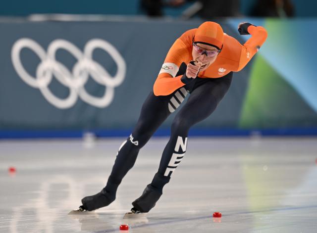 (260213) -- MILAN, Feb. 13, 2026 (Xinhua) -- Jorrit Bergsma of the Netherlands competes during the speed skating men's 10000m event at the Milan-Cortina 2026 Olympic Winter Games in Milan, Italy, Feb. 13, 2026. (Xinhua/Wu Wei)