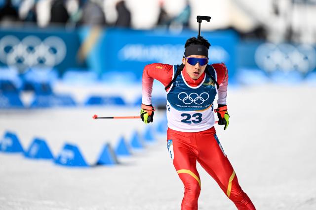 (260213) -- ANTERSELVA, Feb. 13, 2026 (Xinhua) -- Yan Xingyuan of China competes during the biathlon men's 10km sprint event at the Milan-Cortina 2026 Olympic Winter Games in Anterselva, Italy, Feb. 13, 2026. (Xinhua/Jiang Han)