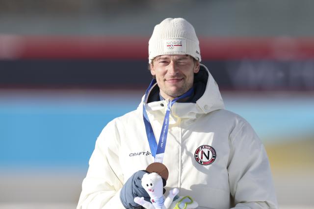 (260213) -- ANTERSELVA, Feb. 13, 2026 (Xinhua) -- Bronze medalist Sturla Holm Laegreid of Norway celebrates during the awarding ceremony of the biathlon men's 10km sprint event at the Milan-Cortina 2026 Olympic Winter Games in Anterselva, Italy, Feb. 13, 2026. (Xinhua/Zhang Tao)