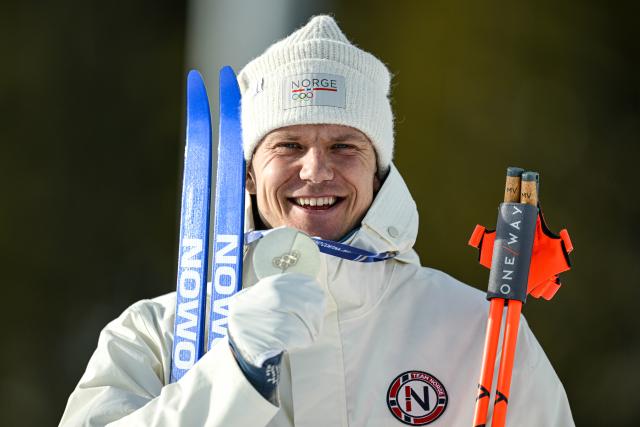 (260213) -- ANTERSELVA, Feb. 13, 2026 (Xinhua) -- Silver medalist Vetle Sjaastad Christiansen of Norway shows his medal during the awarding ceremony of the biathlon men's 10km sprint event at the Milan-Cortina 2026 Olympic Winter Games in Anterselva, Italy, Feb. 13, 2026. (Xinhua/Jiang Han)