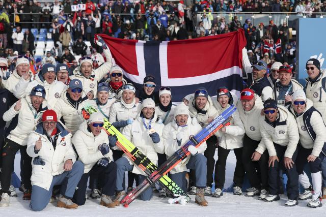 (260213) -- ANTERSELVA, Feb. 13, 2026 (Xinhua) -- Members of team Norway pose for photos after the awarding ceremony of the biathlon men's 10km sprint event at the Milan-Cortina 2026 Olympic Winter Games in Anterselva, Italy, Feb. 13, 2026. (Xinhua/Zhang Tao)