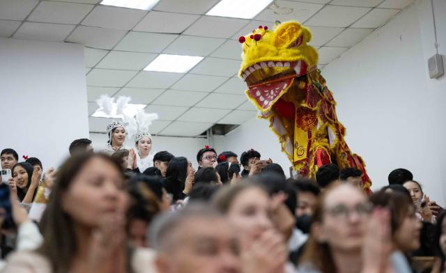 (260213) -- ALMATY, Feb. 13, 2026 (Xinhua) -- Students from the Confucius Institute at Al-Farabi Kazakh National University perform lion dance during a Chinese New Year cultural event in Almaty, Kazakhstan, Feb. 13, 2026. (Xinhua/Li Renzi)
