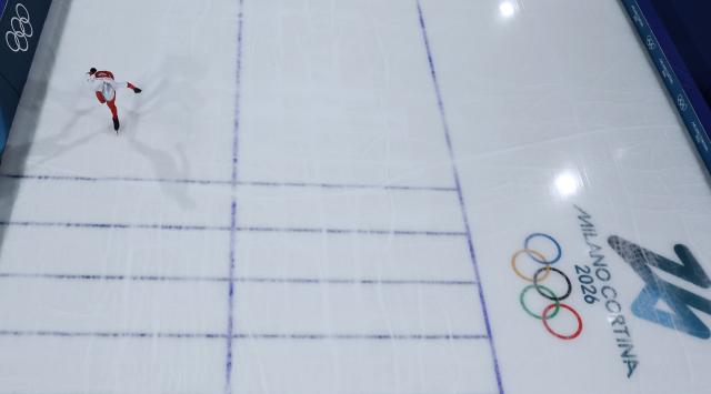 (260213) -- MILAN, Feb. 13, 2026 (Xinhua) -- Vladimir Semirunniy of Poland competes during the speed skating men's 10000m event at the Milan-Cortina 2026 Olympic Winter Games in Milan, Italy, Feb. 13, 2026. (Xinhua/Du Xiaoyi)