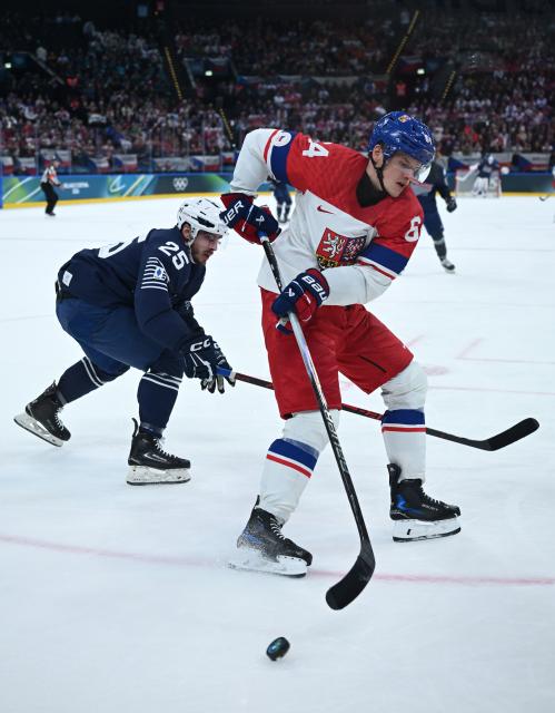 (260213) -- MILAN, Feb. 13, 2026 (Xinhua) -- David Kampf (front) of the Czech Republic vies with Nicolas Ritz of France during the ice hockey men's preliminary round group A match between France and the Czech Republic at the Milan-Cortina 2026 Olympic Winter Games in Milan, Italy, Feb. 13, 2026. (Xinhua/Zhang Haofu)