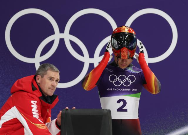 (260213) -- CORTINA D'AMPEZZO, Feb. 13, 2026 (Xinhua) -- Yin Zheng of China is ready to depart during the skeleton men competition heat 3 at the Milan-Cortina 2026 Olympic Winter Games in Cortina, Italy, Feb. 13, 2026. (Xinhua/Ding Xu)