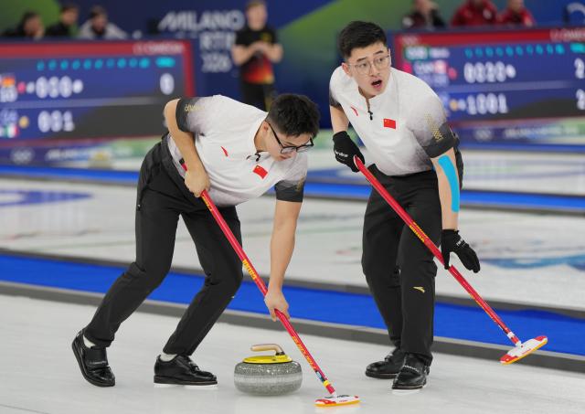 (260213) -- CORTINA D'AMPEZZO, Feb. 13, 2026 (Xinhua) -- Li Zhichao (L) and Xu Jingtao of China compete during the curling men round robin session 4 match between China and Switzerland at the 2026 Milan-Cortina Winter Olympics in Cortina, Italy, Feb. 13, 2026. (Xinhua/Li Gang)