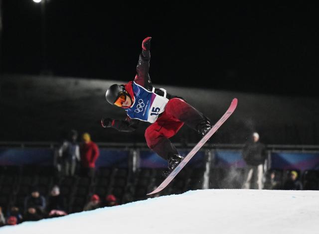 (260213) -- LIVIGNO, Feb. 13, 2026 (Xinhua) -- Wang Ziyang of China competes during the men's snowboard halfpipe final at the Milan-Cortina 2026 Olympic Winter Games in Livigno, Italy, Feb. 13, 2026. (Xinhua/Xia Yifang)
