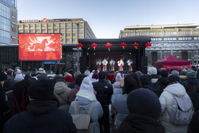 (260213) -- HELSINKI, Feb. 13, 2026 (Xinhua) -- People watch a Spring Festival-themed cultural performance during the 2026 "Happy Chinese New Year" folk fair in Helsinki, Finland, Feb. 13, 2026. (Photo by Matti Matikainen/Xinhua)