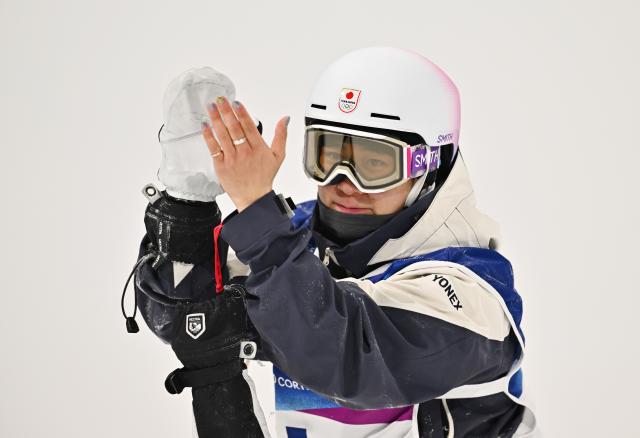 (260213) -- LIVIGNO, Feb. 13, 2026 (Xinhua) -- Totsuka Yuto of Japan reacts after the men's snowboard halfpipe final at the Milan-Cortina 2026 Olympic Winter Games in Livigno, Italy, Feb. 13, 2026. (Xinhua/Zhang Hongxiang)