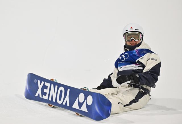 (260213) -- LIVIGNO, Feb. 13, 2026 (Xinhua) -- Totsuka Yuto of Japan reacts after the men's snowboard halfpipe final at the Milan-Cortina 2026 Olympic Winter Games in Livigno, Italy, Feb. 13, 2026. (Xinhua/Zhang Hongxiang)