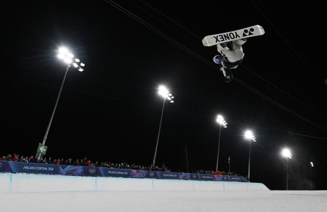 (260213) -- LIVIGNO, Feb. 13, 2026 (Xinhua) -- Hirano Ruka of Japan competes during the men's snowboard halfpipe final at the Milan-Cortina 2026 Olympic Winter Games in Livigno, Italy, Feb. 13, 2026. (Xinhua/Xia Yifang)