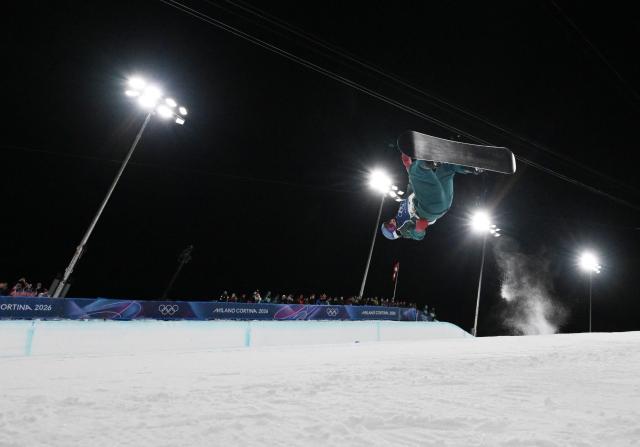 (260213) -- LIVIGNO, Feb. 13, 2026 (Xinhua) -- Scotty James of Australia competes during the men's snowboard halfpipe final at the Milan-Cortina 2026 Olympic Winter Games in Livigno, Italy, Feb. 13, 2026. (Xinhua/Xia Yifang)