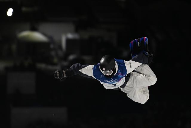 (260213) -- LIVIGNO, Feb. 13, 2026 (Xinhua) -- Yamada Ryusei of Japan competes during the men's snowboard halfpipe final at the Milan-Cortina 2026 Olympic Winter Games in Livigno, Italy, Feb. 13, 2026. (Xinhua/Xia Yifang)