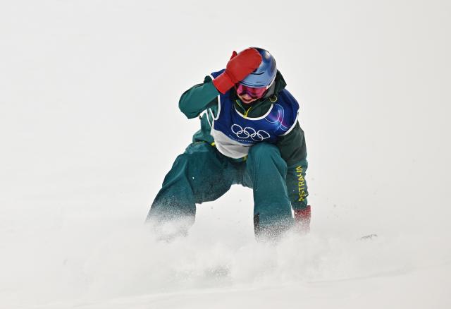 (260213) -- LIVIGNO, Feb. 13, 2026 (Xinhua) -- Scotty James of Australia competes during the men's snowboard halfpipe final at the Milan-Cortina 2026 Olympic Winter Games in Livigno, Italy, Feb. 13, 2026. (Xinhua/Zhang Hongxiang)