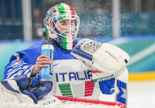 (260214) -- MILAN, Feb. 14, 2026 (Xinhua) -- Gabriella Durante, goalkeeper of Italy, cools herself with water during the ice hockey women's play-offs quarterfinal match between the United States and Italy at the Milan-Cortina 2026 Olympic Winter Games in Milan, Italy, Feb. 13, 2026. (Xinhua/Sun Fei)