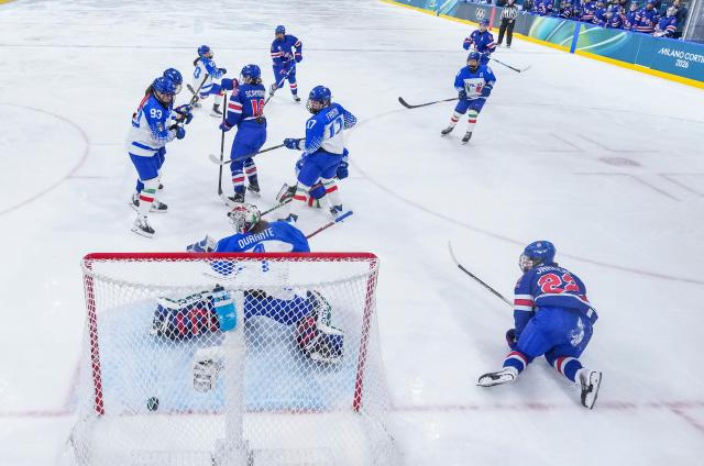 (260214) -- MILAN, Feb. 14, 2026 (Xinhua) -- Gabriella Durante, goalkeeper of Italy, fails to save a goal during the ice hockey women's play-offs quarterfinal match between the United States and Italy at the Milan-Cortina 2026 Olympic Winter Games in Milan, Italy, Feb. 13, 2026. (Xinhua/Sun Fei)