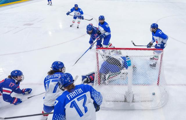 (260214) -- MILAN, Feb. 14, 2026 (Xinhua) -- Gabriella Durante, goalkeeper of Italy, fails to save a goal during the ice hockey women's play-offs quarterfinal match between the United States and Italy at the Milan-Cortina 2026 Olympic Winter Games in Milan, Italy, Feb. 13, 2026. (Xinhua/Sun Fei)