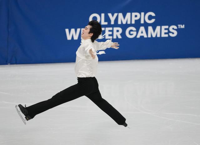 (260214) -- MILAN, Feb. 14, 2026 (Xinhua) -- Cha Junhwan of South Korea performs during the men's single skating free skating of figure skating event at the Milan-Cortina 2026 Olympic Winter Games in Milan, Italy, Feb. 13, 2026. (Xinhua/Xue Yuge)