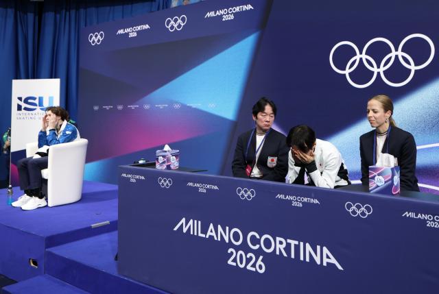 (260214) -- MILAN, Feb. 14, 2026 (Xinhua) -- Kagiyama Yuma (2nd R) of Japan reacts as he waits for the score during the men's single skating free skating of figure skating event at the Milan-Cortina 2026 Olympic Winter Games in Milan, Italy, Feb. 13, 2026. (Xinhua/Li Ming)