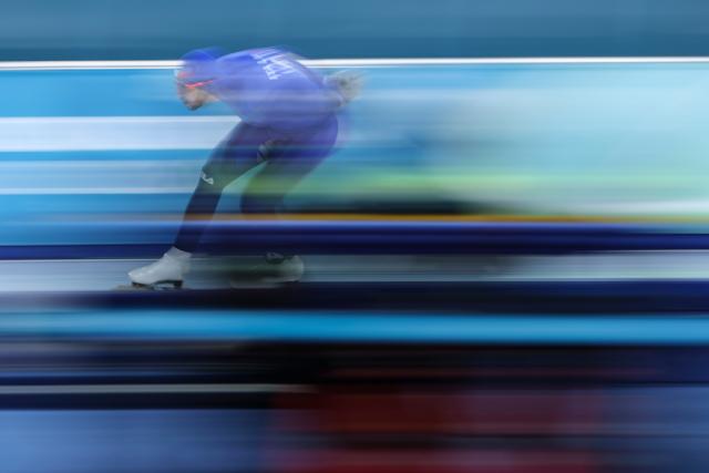 (260214) -- MILAN, Feb. 14, 2026 (Xinhua) -- Davide Ghiotto of Italy competes during the speed skating men's 10000m event at the Milan-Cortina 2026 Olympic Winter Games in Milan, Italy, Feb. 13, 2026. (Xinhua/Li Jing)