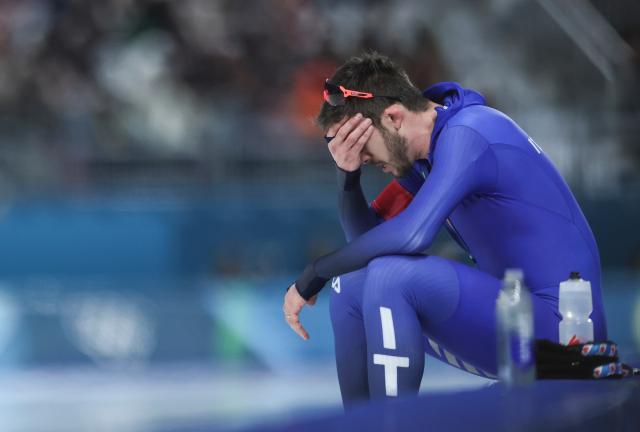 (260214) -- MILAN, Feb. 14, 2026 (Xinhua) -- Davide Ghiotto of Italy reacts after his competition during the speed skating men's 10000m event at the Milan-Cortina 2026 Olympic Winter Games in Milan, Italy, Feb. 13, 2026. (Xinhua/Li Jing)
