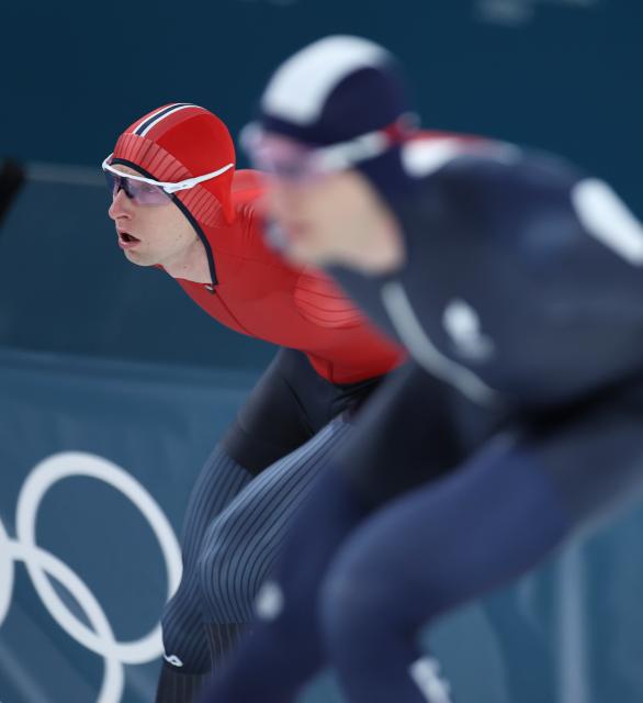 (260214) -- MILAN, Feb. 14, 2026 (Xinhua) -- Sander Eitrem (L) of Norway competes during the speed skating men's 10000m event at the Milan-Cortina 2026 Olympic Winter Games in Milan, Italy, Feb. 13, 2026. (Xinhua/Li Jing)