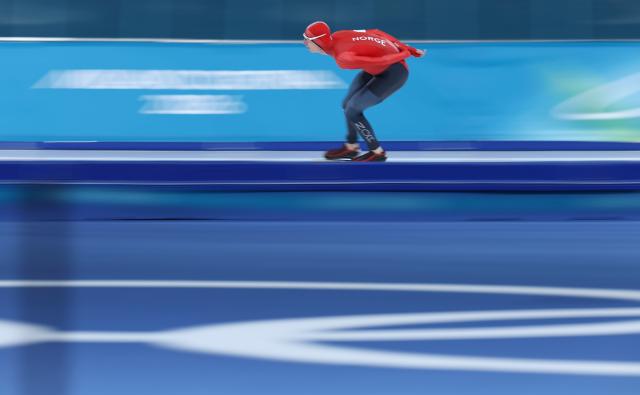 (260214) -- MILAN, Feb. 14, 2026 (Xinhua) -- Sander Eitrem of Norway competes during the speed skating men's 10000m event at the Milan-Cortina 2026 Olympic Winter Games in Milan, Italy, Feb. 13, 2026. (Xinhua/Li Jing)
