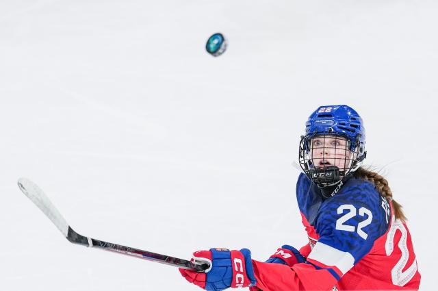 (260214) -- BEIJING, Feb. 14, 2026 (Xinhua) -- Tereza Plosova of the Czech Republic competes during the ice hockey women's play-offs quarterfinals match between the Czech Republic and Sweden at the Milan-Cortina 2026 Olympic Winter Games in Milan, Italy, Feb. 13, 2026. (Xinhua/Sun Fei)