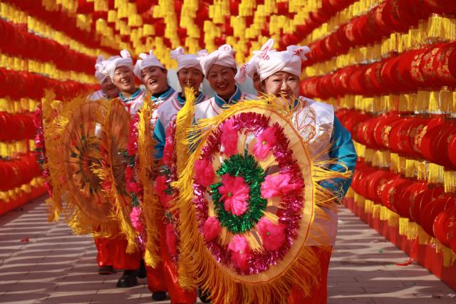 (260214) -- BEIJING, Feb. 14, 2026 (Xinhua) -- Performers rehearse for a Chinese New Year celebration event in Anyang, central China's Henan Province, Feb. 13, 2026.
  Various festive events are held across China to celebrate the upcoming Chinese New Year of the Horse. (Photo by Liu Xiaokun/Xinhua)